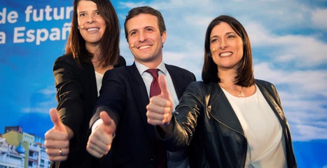 10/01/2019.- El presidente del Partido Popular, Pablo Casado (c), y las candidatas del PP al Gobierno de Cantabria, Ruth Beitia (i), y a la alcaldÍa de Santander, Gema Igual (d), durante la presentación de las candidaturas que se ha celebrado hoy en la ca