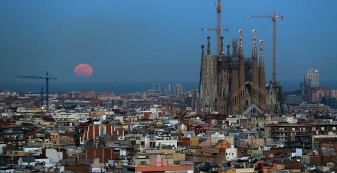 Vista de Barcelona, con la Sagrada Familia y el Mediterráneo al fondo. REUTERS/Albert Gea