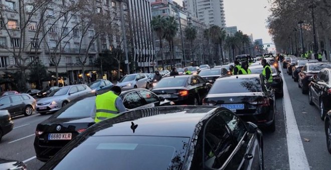 Conductores VTC en la Diagonal de Barcelona. - EUROPA PRESS