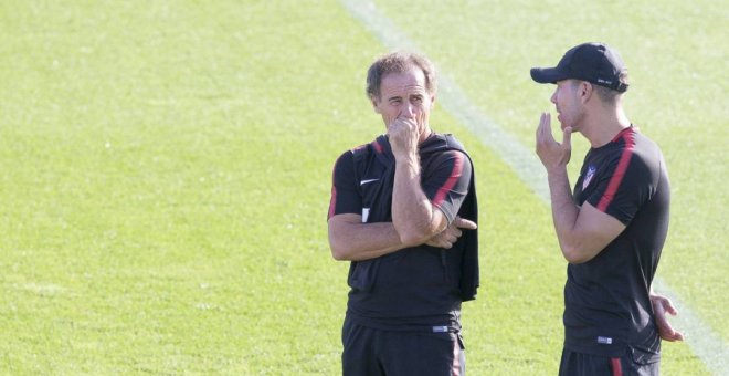 A la izquierda Óscar Ortega en un entrenamiento del Atlético de Madrid -  EFE