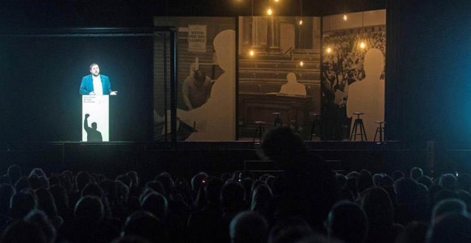 El exvicepresidente del Govern y presidente de ERC, Oriol Junqueras, en prisión preventiva, expone su posicionamiento político a través de un holograma (con la lectura de su hermano Roger) durante la conferencia organizada por Esquerra en Barcelona. (QUIQ