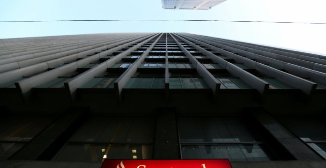 El logo del Banco Santander, en una sucursal en Rio de Janeiro (Brasil). REUTERS/Sergio Moraes