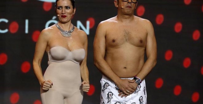 Los presentadores Silvia Abril y Andreu Buenafuente durante la gala de entrega de los Premios Goya 2019.-EFE