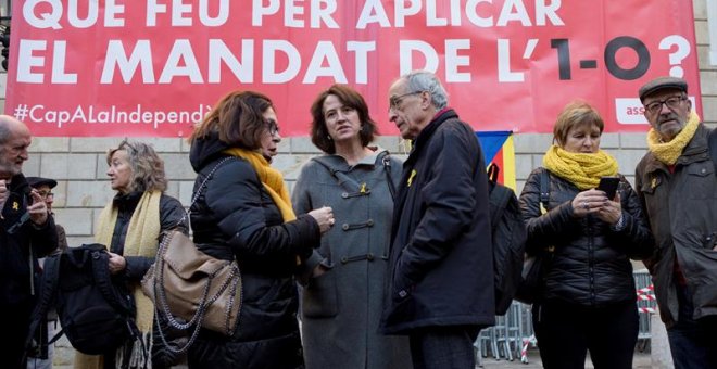 L'ANC ha iniciat una campanya de pressió al Govern i el Parlament a la plaça Sant Jaume. EFE / QUIQUE GARCIA