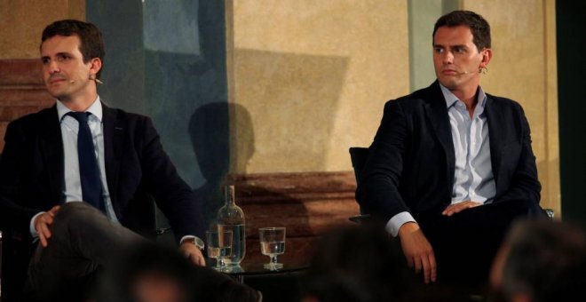 Los presidentes del PP, Pablo Casado (i), y de Ciudadanos, Albert Rivera (d). EFE