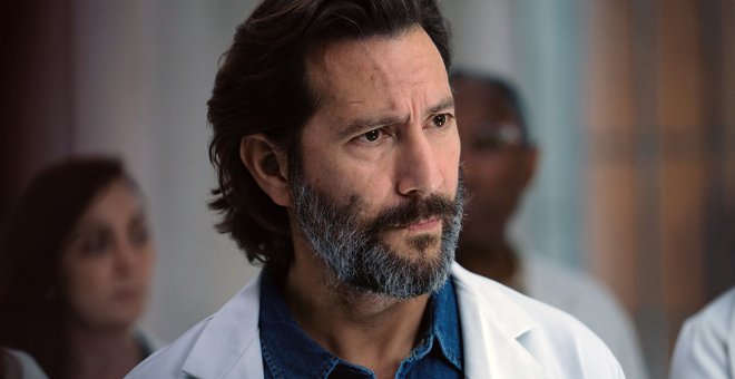 En la escena de 'The Passage', Henry Ian Cusick.