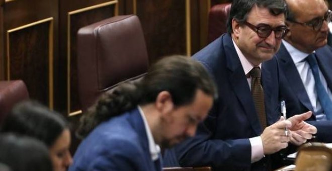 Aitor Esteban y Pablo Iglesias en el Congreso