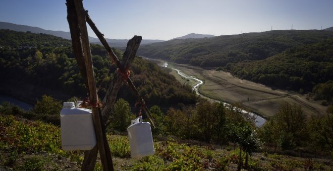 El 40% de las masas de agua de España están en riesgo, según los datos de la Agencia Ambiental Europea. (MIGUEL RIOPA / AFP)