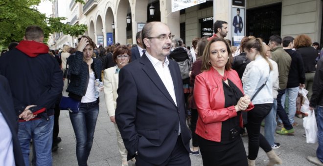 El presidente del Gobierno de Aragón, Javier Lambán, y la consejera de Educación, Mayte Pérez. / Aragonhoy.net