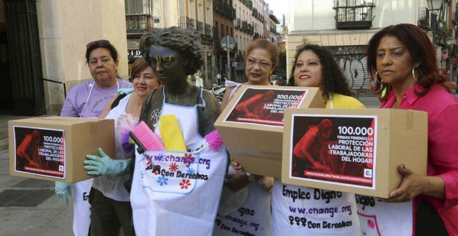 Las empleadas del hogar entregan 100.000 firmas para reivindicar sus derechos / foto de archivo Change.org