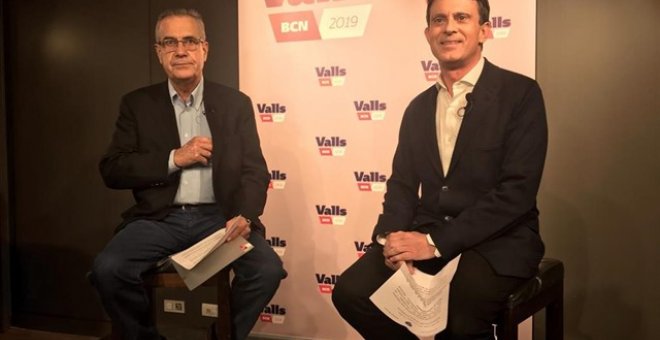 El exprimer ministro francésManuel Valls junto a Celestino Corbacho . / EUROPA PRESS