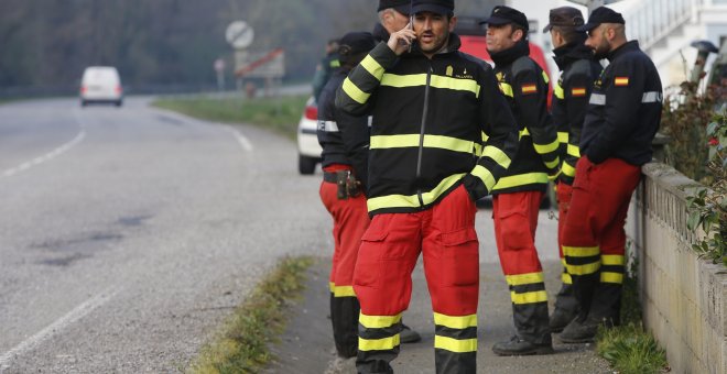 LABORES DE EXTINCIÓN DEL INCENDIO FORESTAL EN LA LOCALIDAD ASTURIANA DE SOTO DE LOS INFANTES, CONCEJO DE SALAS, GIJÓN. Damián Arienza Europa Press