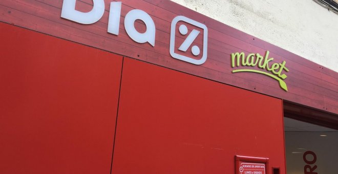 El logo de Dia en una de sus tiendas en Madrid. E.P./Eduardo Parra