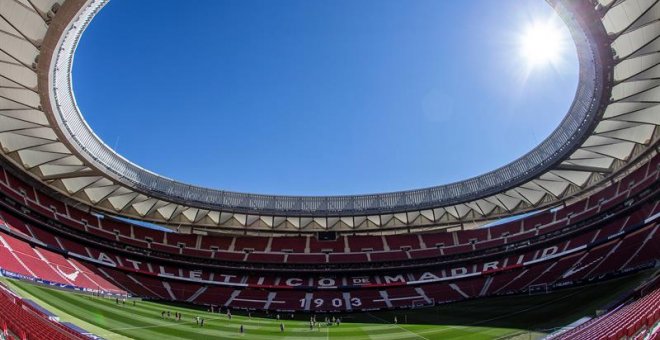 Las jugadoras del Atlético de Madrid durante el entrenamiento, este viernes en el Estadio Wanda Metropolitano, de cara al partido que el equipo disputará el próximo domingo frente al FC Barcelona./EFE