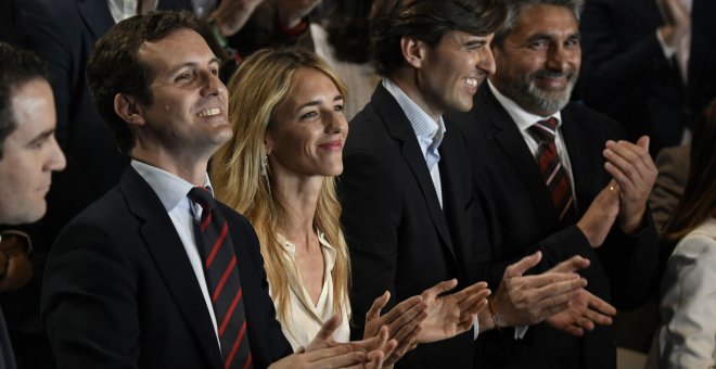 Pablo Casado y Cayetana Álvarez de Toledo en la presentación de los números uno al Congreso en Madrid. EFE