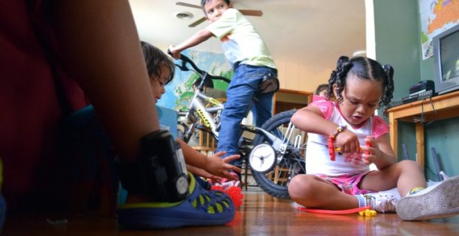 Imagen de archivo de niños jugando. EFE