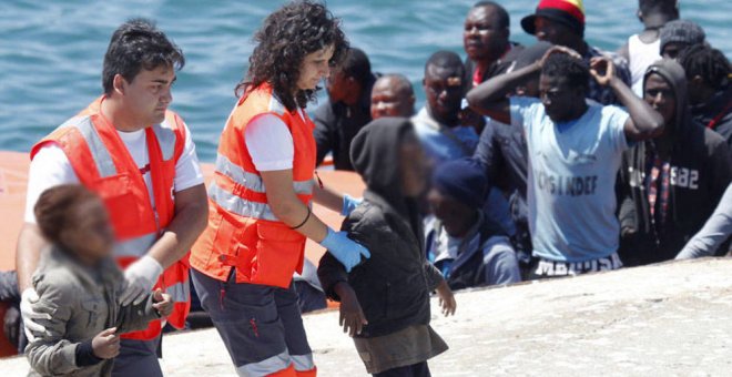 Menores no acompañados, llegando a aguas andaluzas. EFE