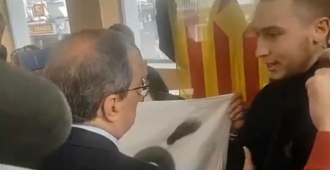 Instante en el que miembros del CDR de Sabadell interpelan a Quim Torra.- @CDRSABADELL