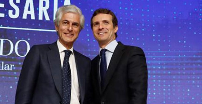 Adolfo Suárez Illana junto a Pablo Casado en un reciente acto público. (BALLESTEROS | EFE)