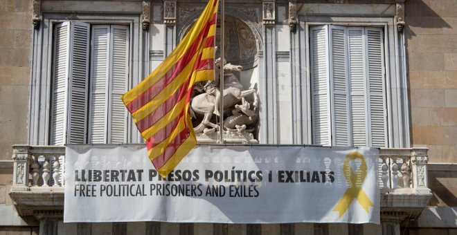 Lazo amarillo en la fachada del Palau de la Generalitat de Catalunya | EFE