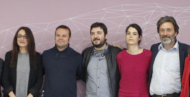 Sol Sánchez (IU Madrid), Raúl Camargo (Anticapitalistas), Álvaro Aguilera (Partido Comunista Madrid), Isa serra (Podemos), Mauricio Valiente (IU Madrid). VÍCTOR LERENA/EFE