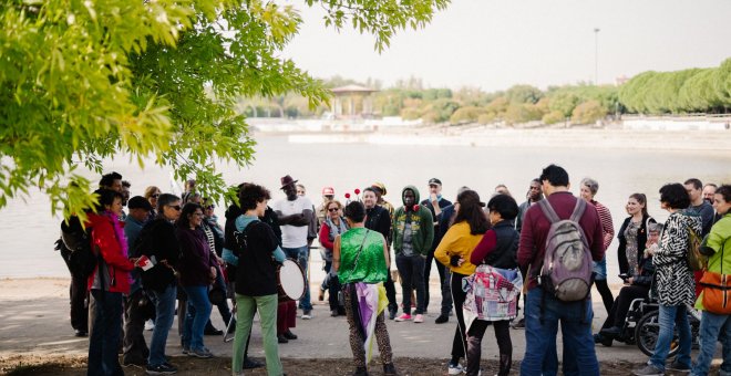 Los vecinos participan en una de las actividades previas a la Fiesta Rara. | Ayuntamiento de Madrid