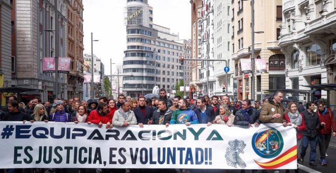 Los políticos Ortega Smith, Rivera y García Egea durante la manifestación. / EFE