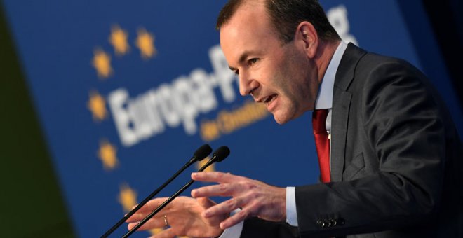 Manfred Weber en un reciente acto electoral de la CSU en Nuremberg. (ANDRES GEBERT | REUTERS)