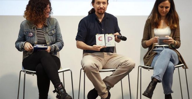 Los principales dirigentes de Podemos, el secretario general del partido y candidato de Unidas Podemos a la presidencia del Gobierno, Pablo Iglesias, Ione Belarra (d), y Sofía Castañón (i) presentan su programa electoral para el 28A