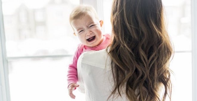 Bebé con su madre.