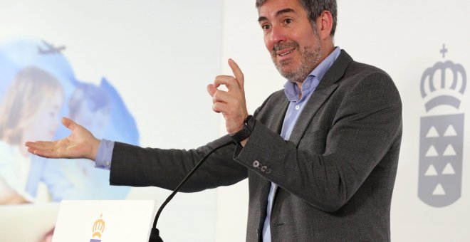 El presidente del Gobierno de Canarias, Fernando Clavijo, durante una rueda de prensa tras la reunión del Consejo de Gobierno. EFE/Elvira Urquijo A.