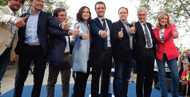 El torero Miguel Abellán, el presidente del Senado, Pio Garcia Escudero; el candidato a la alcaldia de Madrid, José Luis Martínez- Almeida; la candidata a la Comunidad de Madrid, Isabel Diaz Ayuso;el presidente del PP, Pablo Casado; Daniel Lacalle y Adolf