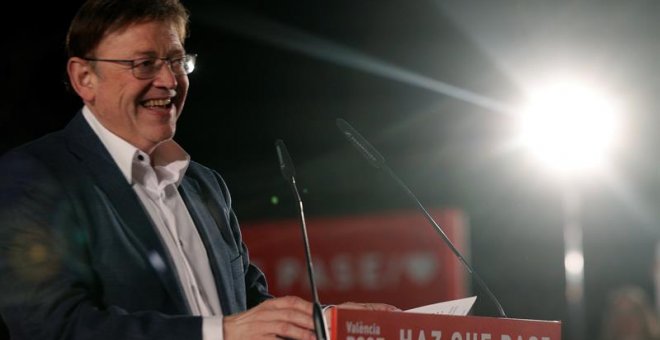 El president de la Generalitat y candidato a la reelección del PSPV-PSOE, Ximo Puig,, durante el acto de cierre de la campaña del PSOE para las elecciones generales y las autonómicas valencianas del 28 de abril en el Parque Central de Valencia. EFE/Juan C