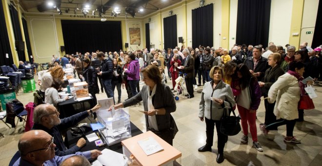 Vista general del colegio electoral l Casinet d'Hostafrancs.- EFE