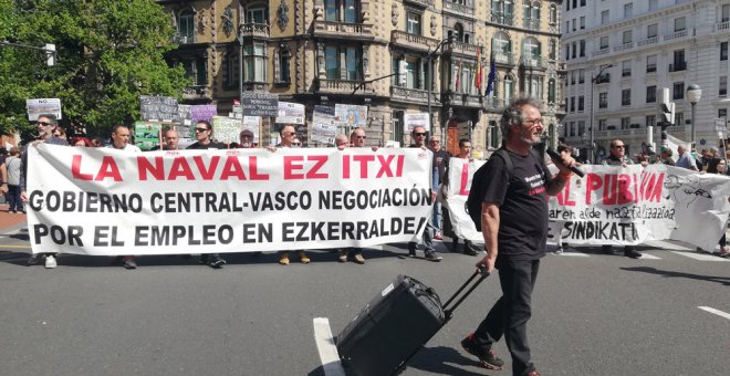 La plantilla del mítico astillero vasco ha salido este 1 de Mayo a la calle para reivindicar una salida que permita seguir trabajando en la planta de Sestao.