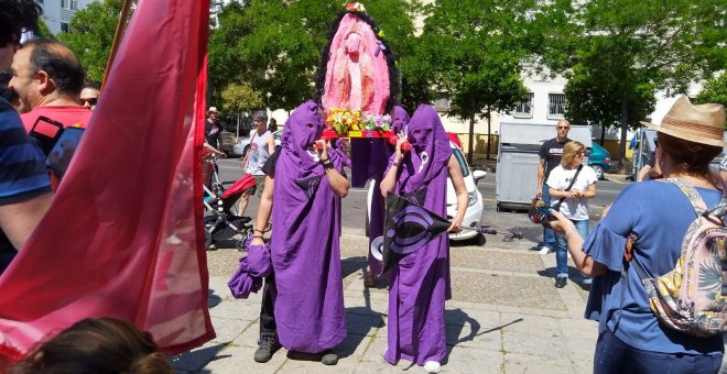 El coño insumiso regresa a las calles de Sevilla por el 1 de mayo