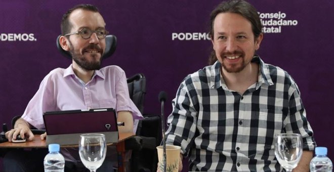 GRAF4803. MADRID, 06/05/2019.- El secretario general de Podemos, Pablo Iglesias (d), junto al secretario de organización del partido, Pablo Echenique , durante el Consejo Ciudadano Estatal (CEE) del partido, celebrado este lunes en Madrid, en el que la fo