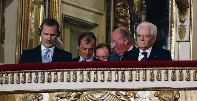 Felipe y Juan Carlos, con el presidente Mattarella.