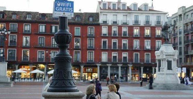 Un cartel de WiFi gratis en la Plaza Mayor de Valladolid.