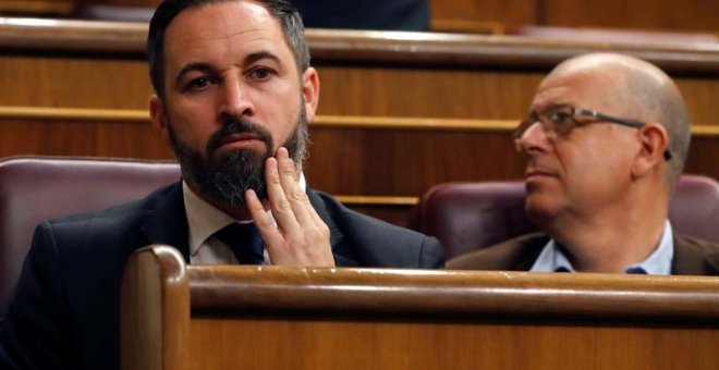 El presidente de VOX, Santiago Abascal, en uno de los escaños del Congreso de los Diputados