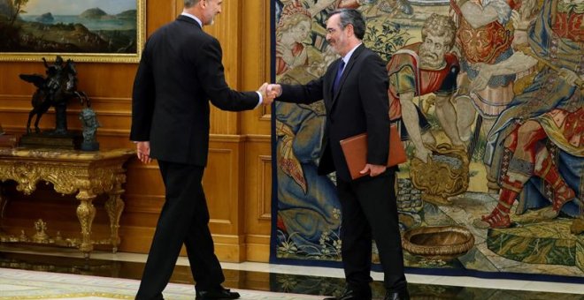 El rey Felipe recibe al presidente del Senado, Manuel Cruz. - EFE