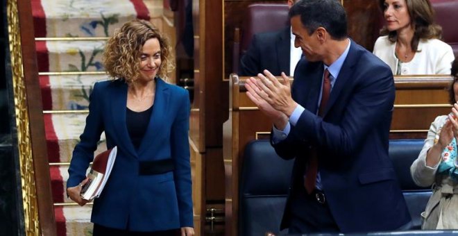 21/05/2019.- La duodécima presidenta del Congreso de los Diputados y la tercera mujer que ocupa este cargo, Meritxell Batet (i), y el presidente del gobierno Pedro Sánchez, durante la sesión constitutiva de las nuevas Cortes Generales que se celebra en e