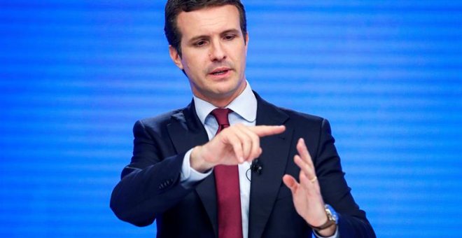 El presidente nacional del PP, Pablo Casado, durante la rueda de prensa posterior a la reunión del Comité Ejecutivo Nacional celebrada este lunes en la sede del partido, en Madrid. EFE/Emilio Naranjo