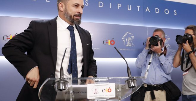 03/06/2019.- El líder de Vox, Santiago Abascal, en una rueda de prensa en el Congreso. EFE/Chema Moya