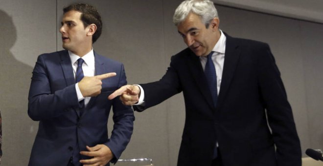 El presidente de Ciudadanos, Albert Rivera, junto al jefe de filas en el Parlamento Europeo, Luis Garicano. EFE