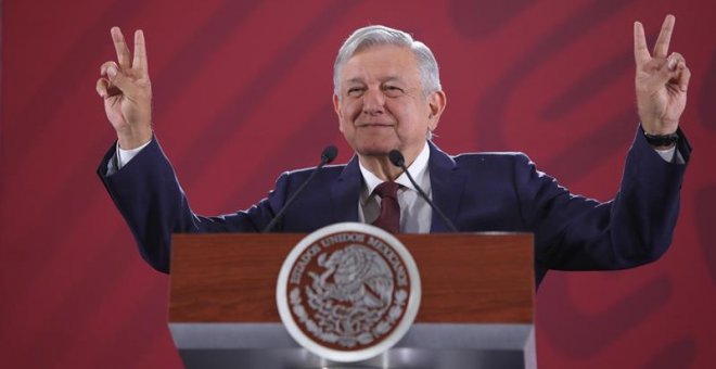 El Presidente de México, Andrés Manuel López Obrador, ofrece su rueda de prensa matutina este viernes, en el Palacio Nacional, en Ciudad de México (México). EFE /Sáshenka Gutiérrez