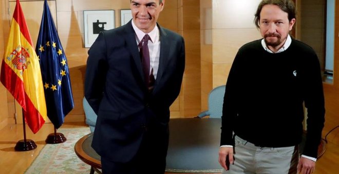 El presidente del Gobierno en funciones, Pedro Sánchez, y el líder de Podemos, Pablo Iglesias, durante la reunión mantenida esta mañana en el Congreso / EFE