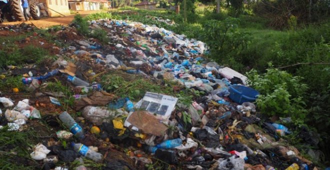 Basura acumulada en Njombe, un pueblo de suroeste de Tanzania, África./ Cedida