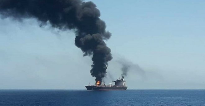 13/06/2019.- Imagen que muestra el buque petrolero noruego Front Altair, este jueves en el golfo de Omán (Omán) tras ser supuestamente atacado. / EFE - IRIB NEWS