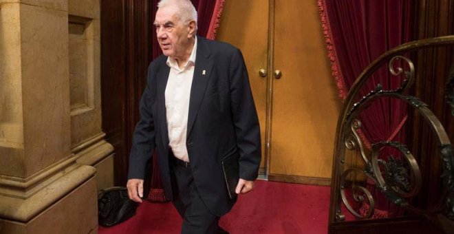 El alcaldable de ERC por Barcelona, Ernest Maragall, llega al Parlament de Catalunya. (MARTA PÉREZ | EFE)